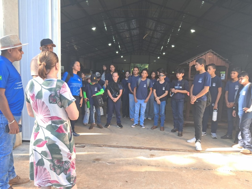 Museu de Tratores em Sorriso recebe estudantes de Caravágio