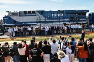 Autoridades de Trivelato acompanham avanço da Ferrovia Estadual