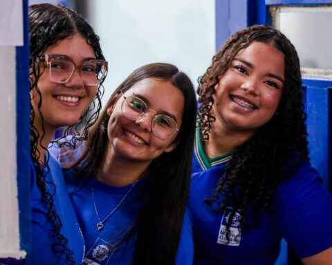 Programa abre vagas de estágio para alunas do Ensino Médio em MT