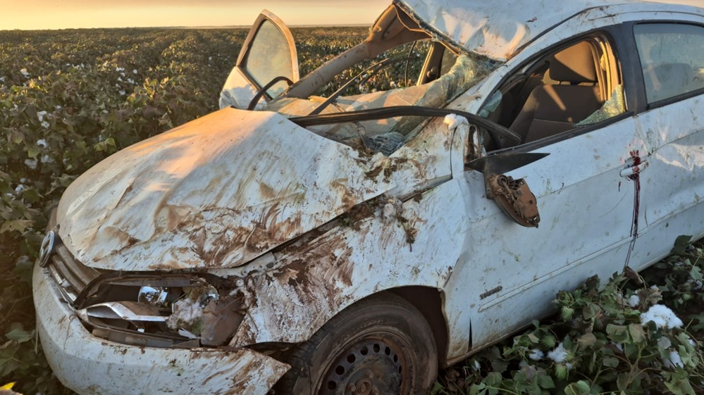 Mulher morre após capotamento na Água Limpa; motorista foge