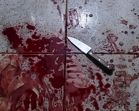 Homem é esfaqueado em Boa Esperança; companheira é presa