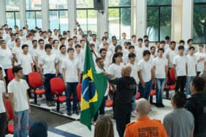 450 jovens participam do Juramento à Bandeira em Lucas do Rio Verde