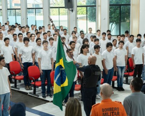 450 jovens participam do Juramento à Bandeira em Lucas do Rio Verde