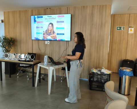 Oficina de maquiagem fortalece qualificação em Trivelato