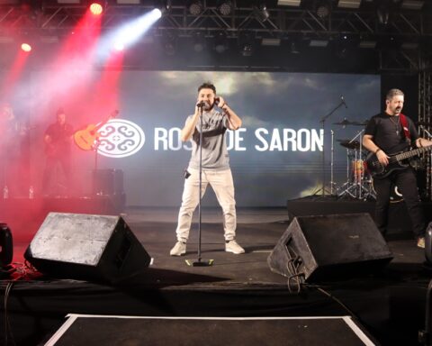 Banda Rosa de Saron emociona público no Celebra Mais Trivelato