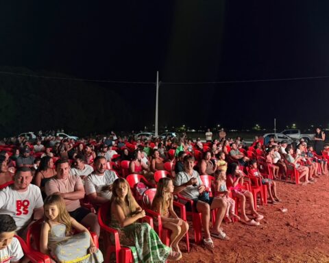Cinema de Rua reúne famílias em Nova Ubiratã