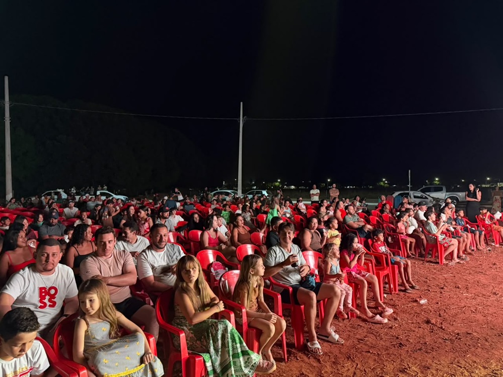 Cinema de Rua reúne famílias em Nova Ubiratã