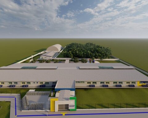 Diretora detalha construção do novo prédio escolar em Piratininga