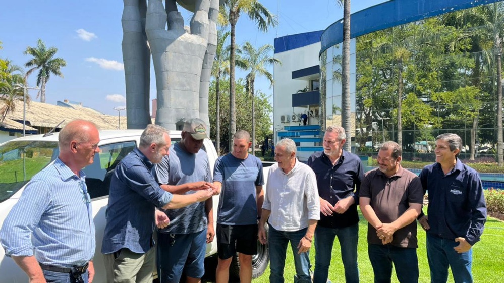 Campeões do Festival de Pesca recebem Hilux de R$ 285 mil