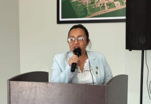 Vereadora Joana pede troca da rede de água em Água Limpa