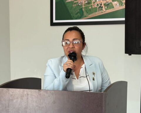 Vereadora Joana pede troca da rede de água em Água Limpa