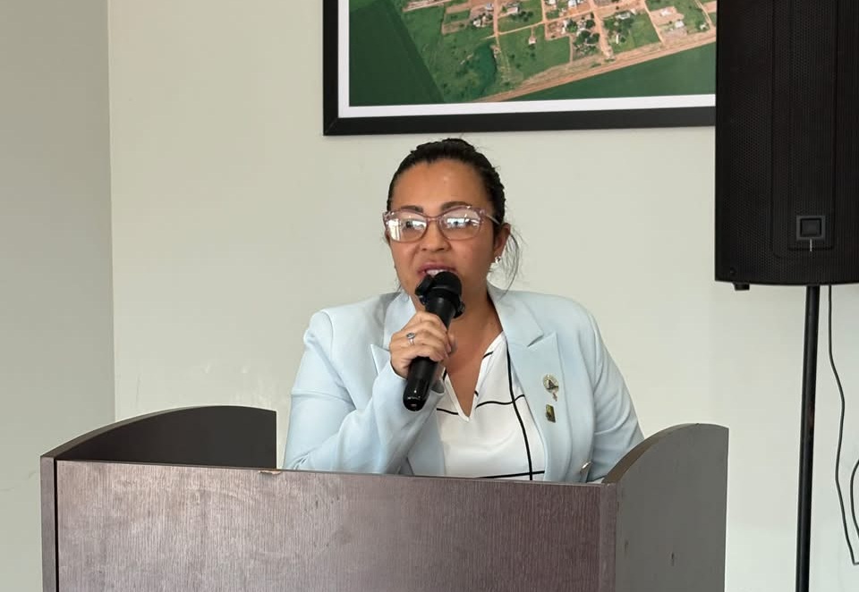 Vereadora Joana pede troca da rede de água em Água Limpa