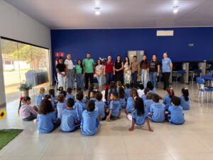 Visita aproxima crianças dos livros em Nova Ubiratã
