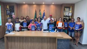 Prefeitura de Sorriso entrega autorizações de escritura a 23 famílias