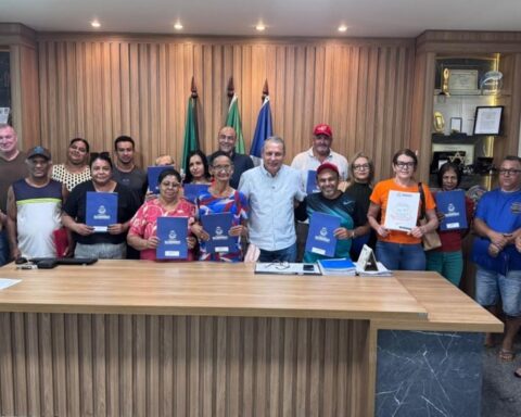 Prefeitura de Sorriso entrega autorizações de escritura a 23 famílias