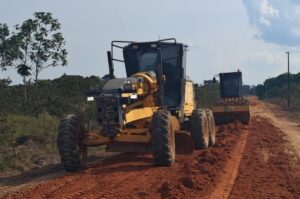 Prefeitura de Nova Ubiratã melhora estrada em Entre Rios