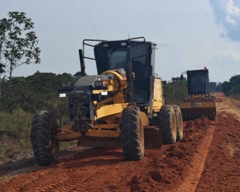 Prefeitura de Nova Ubiratã melhora estrada em Entre Rios