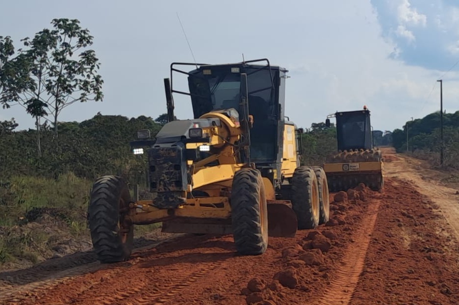 Prefeitura de Nova Ubiratã melhora estrada em Entre Rios