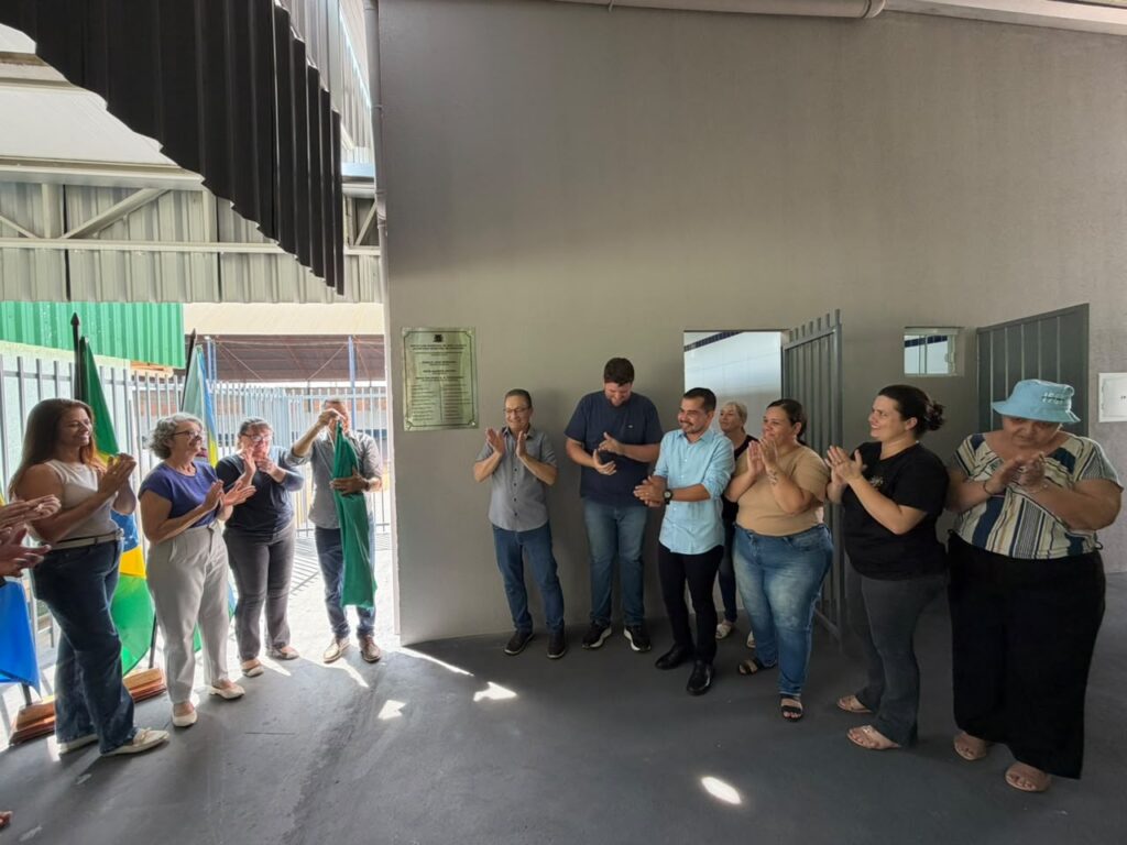 Prefeitura de Nova Ubiratã entrega banheiros e parquinhos em escola
