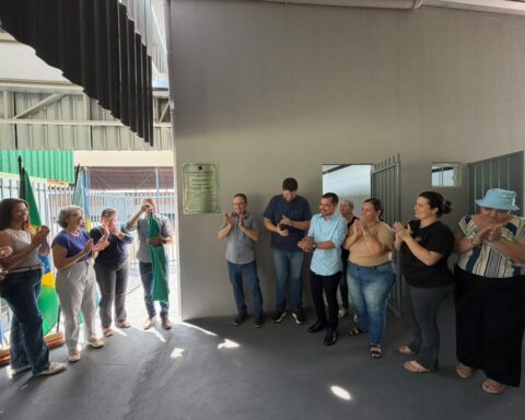 Prefeitura de Nova Ubiratã entrega banheiros e parquinhos em escola