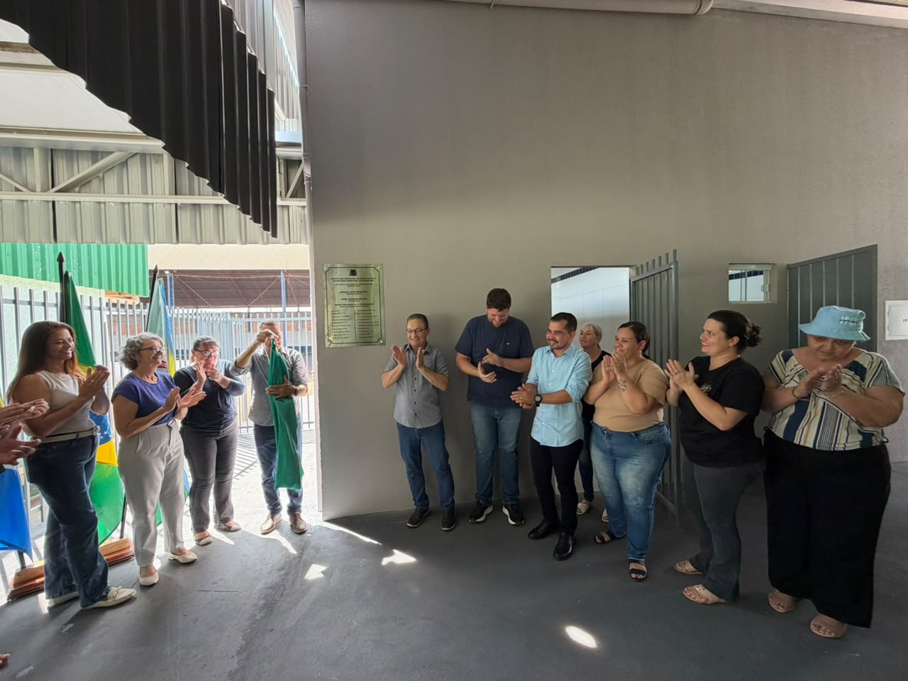 Prefeitura de Nova Ubiratã entrega banheiros e parquinhos em escola