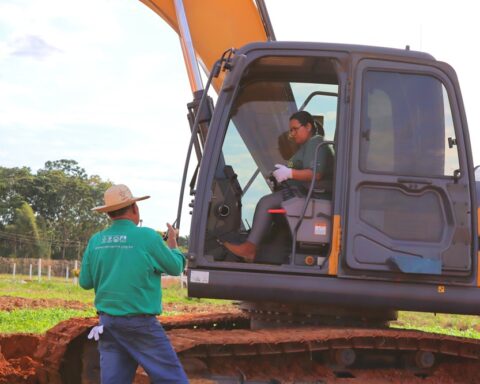 Prefeitura de Trivelato oferece curso de escavadeira hidráulica